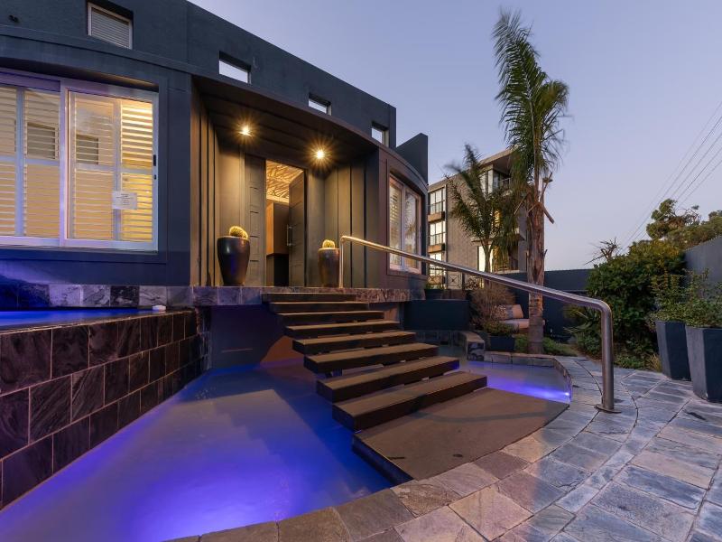 O on Kloof image