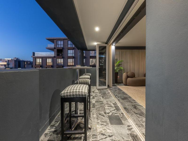 O on Kloof image