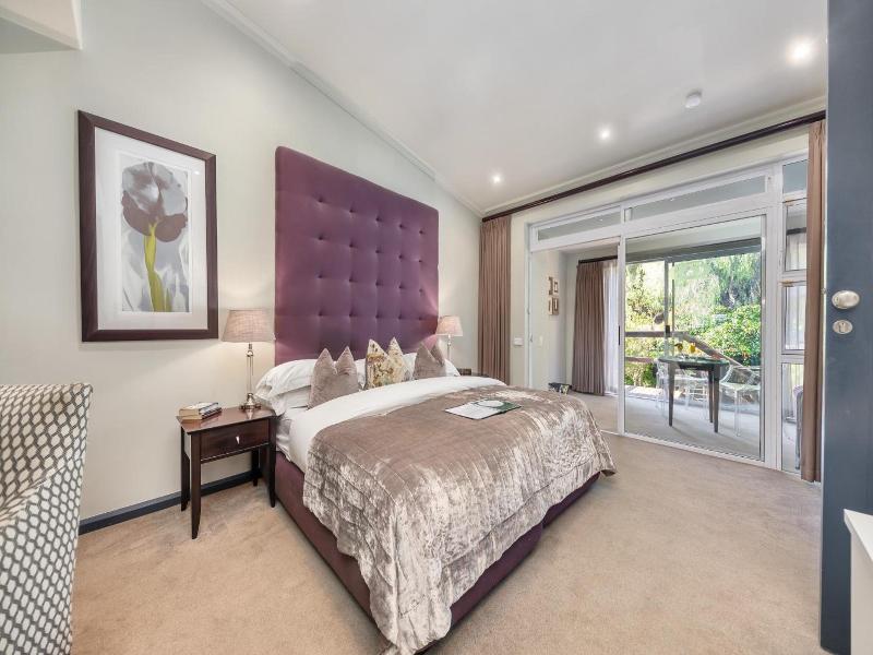 O on Kloof image