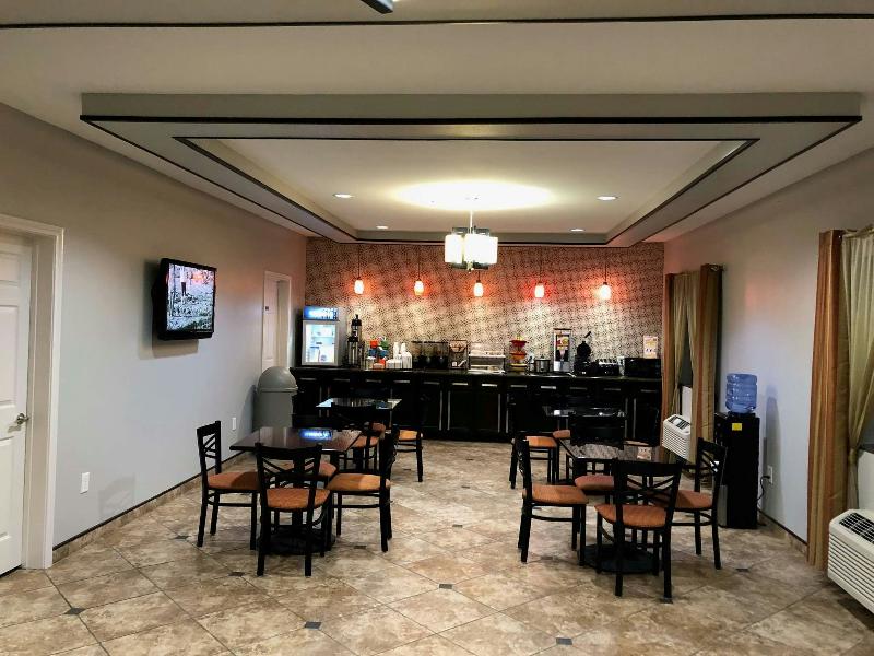 Executive Inn and Suites Joaquin image 2