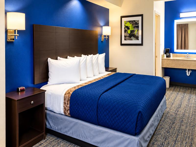 Executive Inn and Suites Joaquin 5