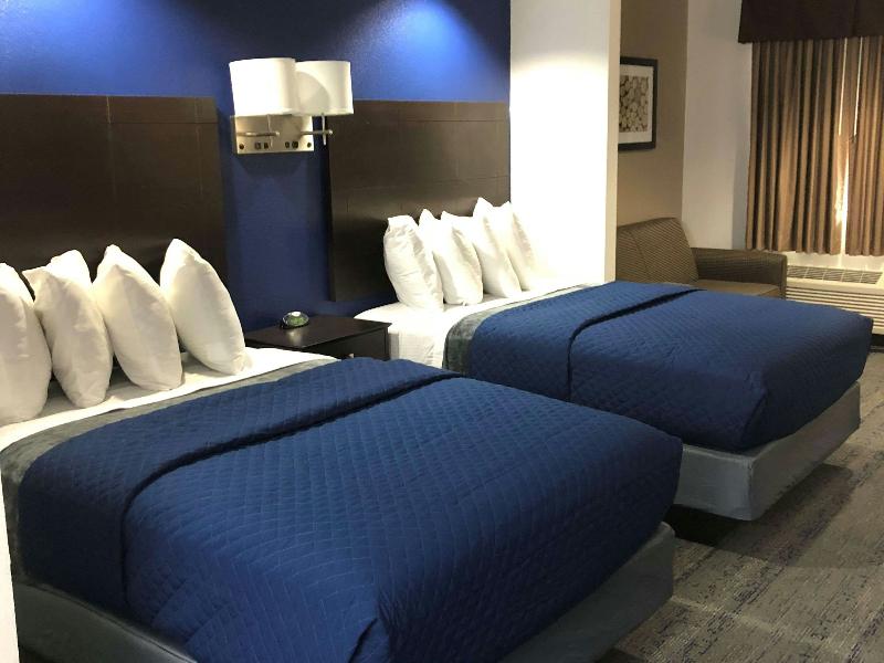 Executive Inn and Suites Joaquin image 3