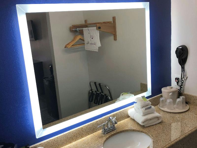 Executive Inn and Suites Joaquin image