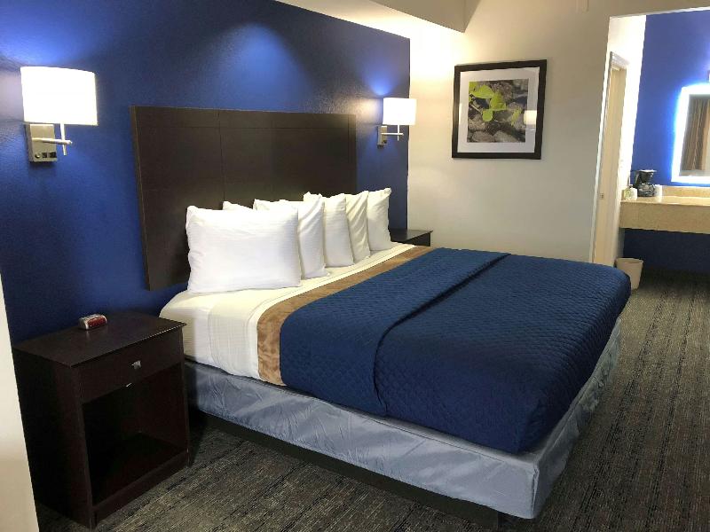 Executive Inn and Suites Joaquin image