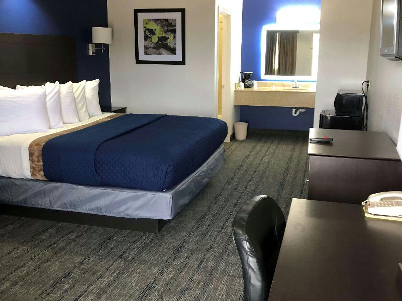 Executive Inn and Suites Joaquin image