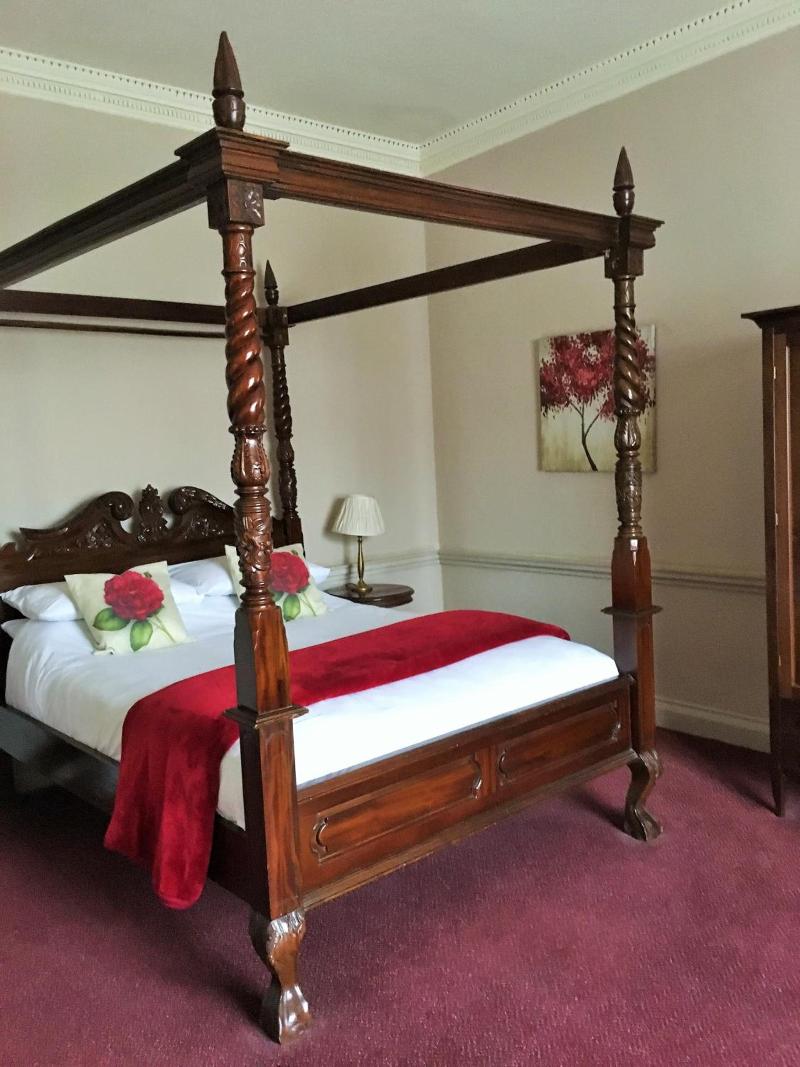 Old Bull Inn image