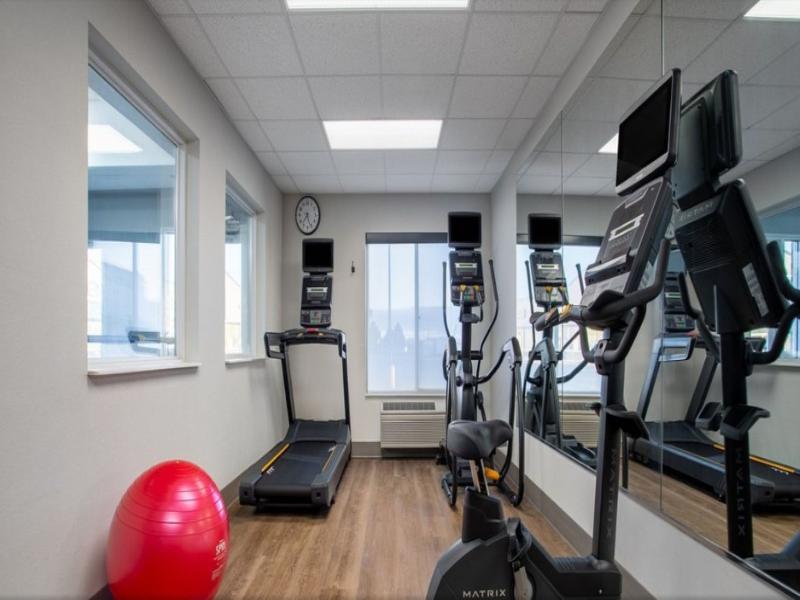 Holiday Inn Express & Suites Clinton By IHG image
