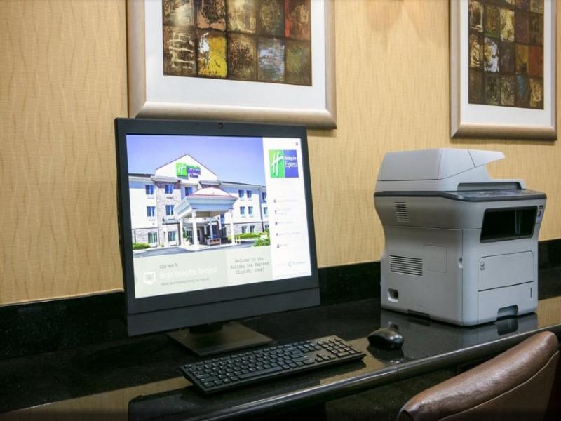 Holiday Inn Express & Suites Clinton By IHG image