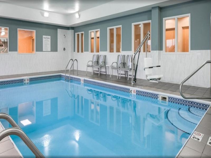 Holiday Inn Express & Suites Clinton By IHG image