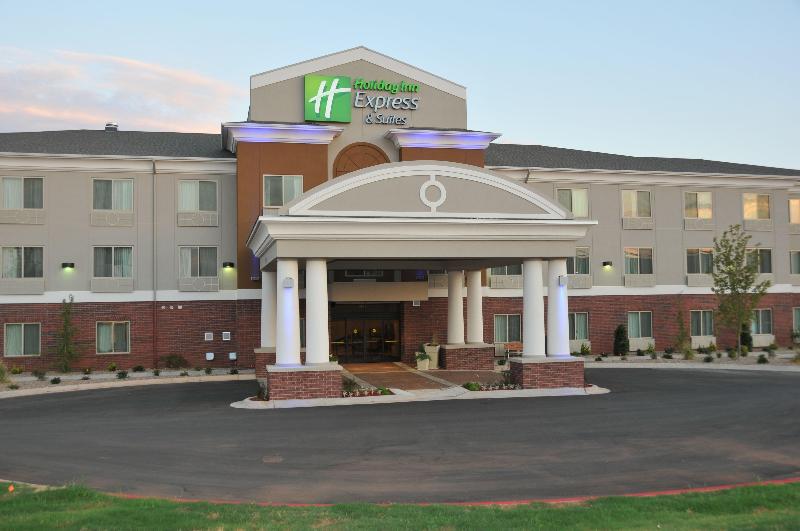 Holiday Inn Express & Suites Clinton By IHG image