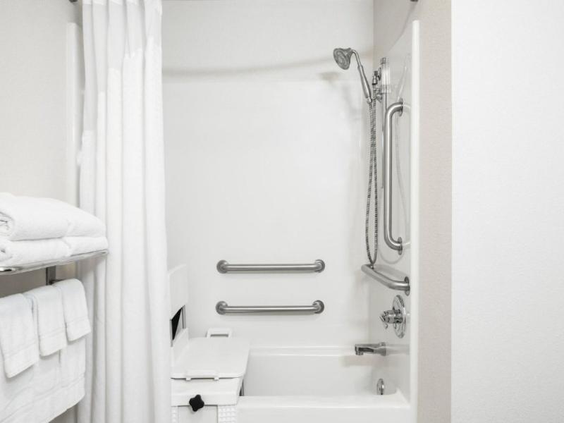 Holiday Inn Express & Suites Clinton By IHG image
