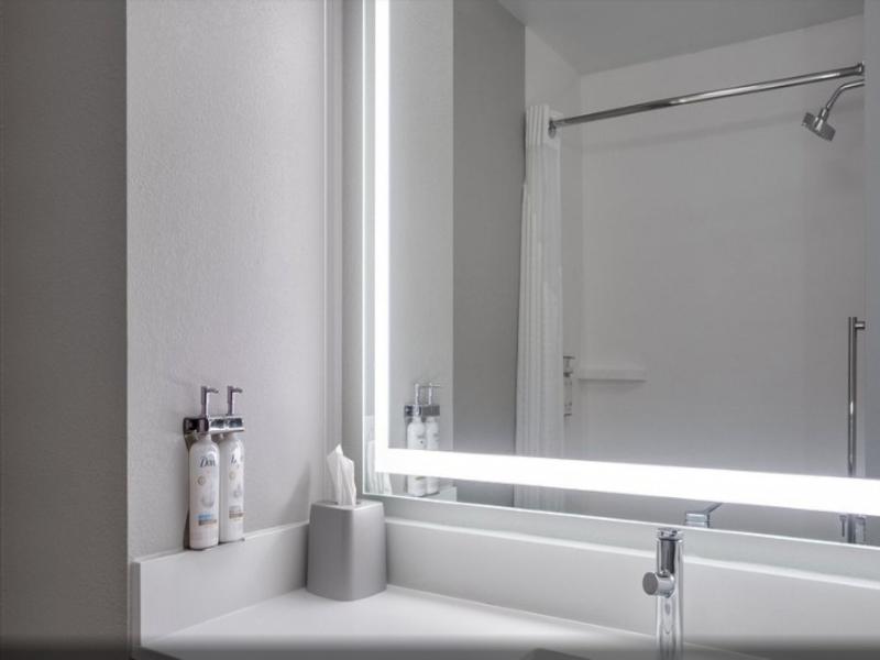 Holiday Inn Express & Suites Clinton By IHG image