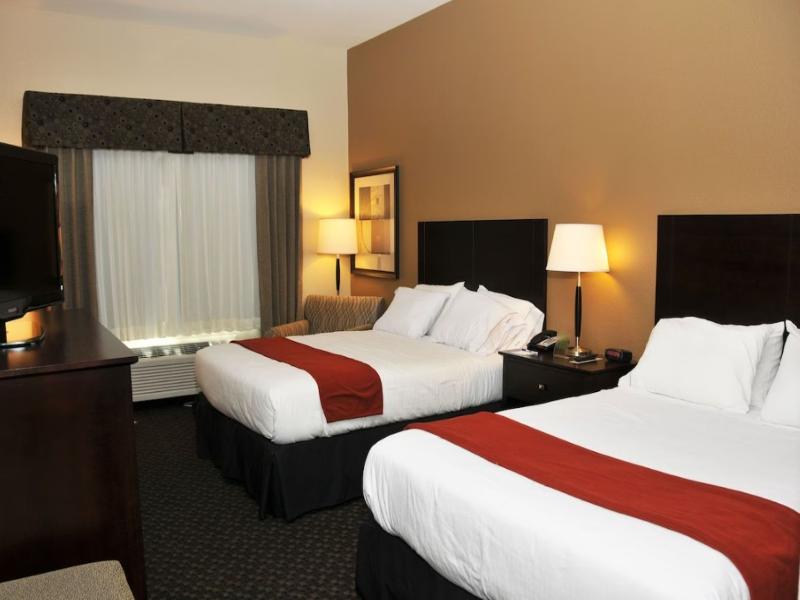 Holiday Inn Express & Suites Clinton By IHG image