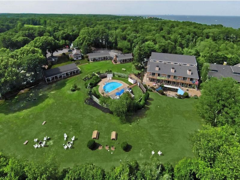Island Inn
