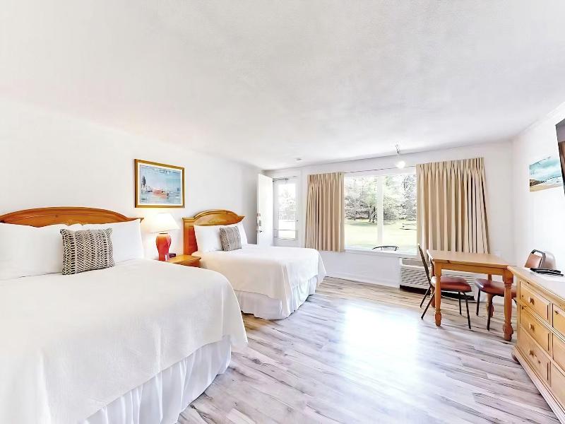 Island Inn image