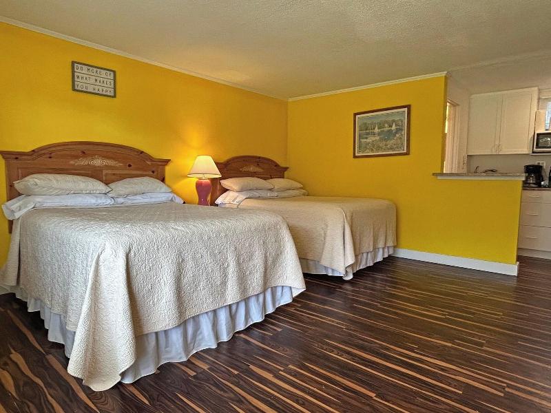Island Inn image