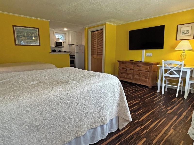 Island Inn image