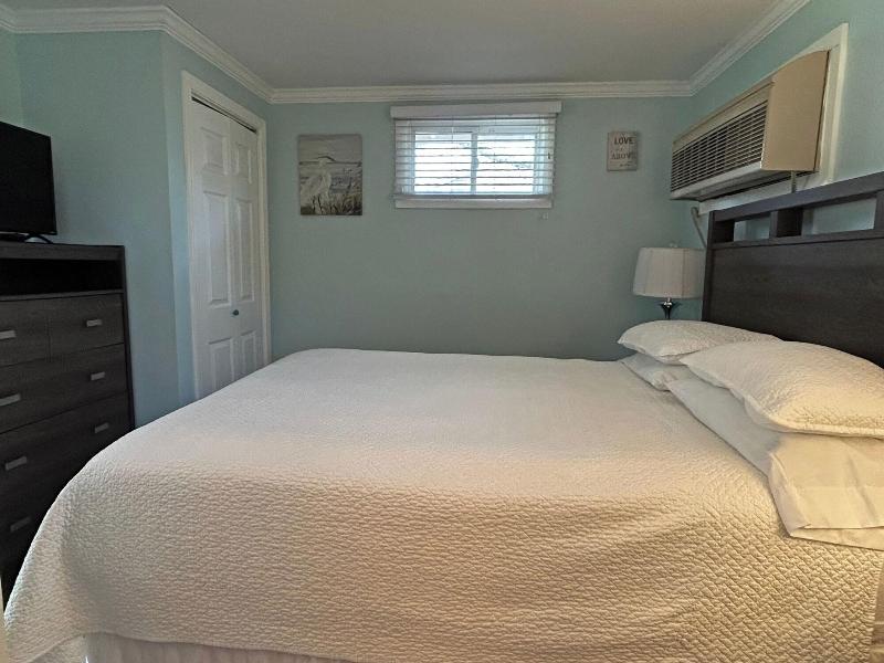 Island Inn image