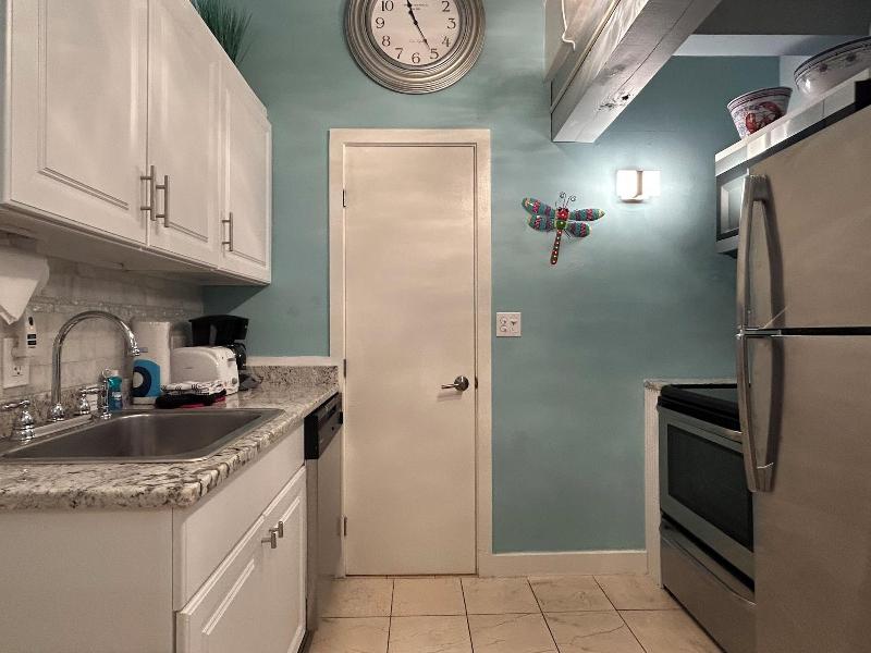 Island Inn image