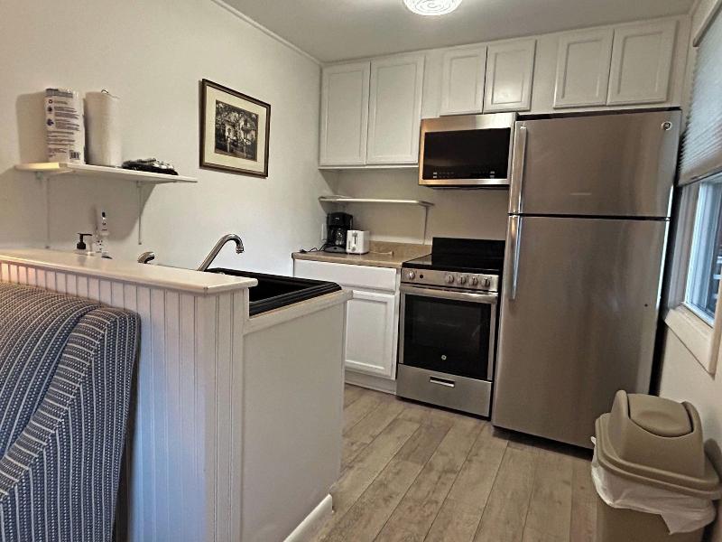 Island Inn image