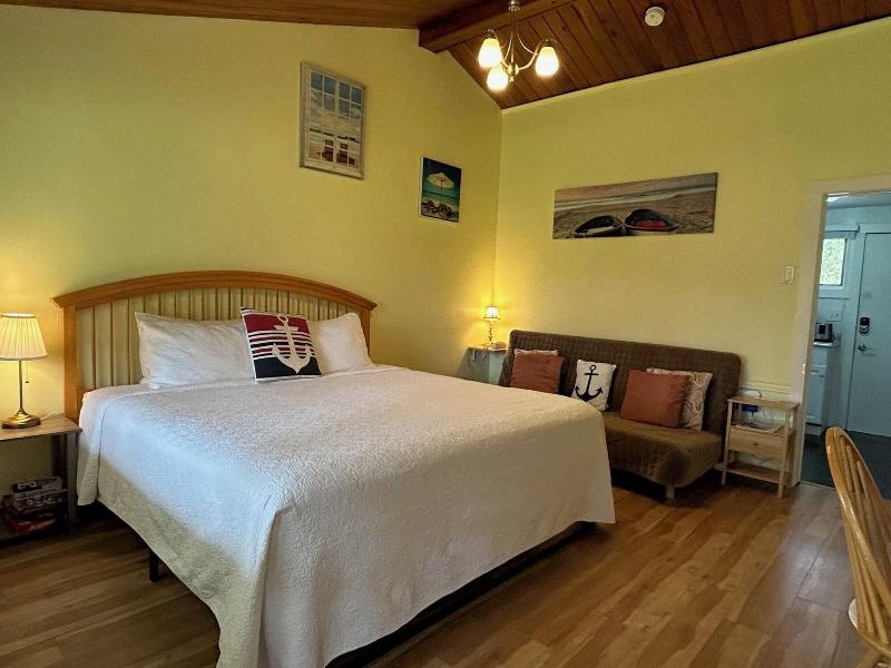 Island Inn image