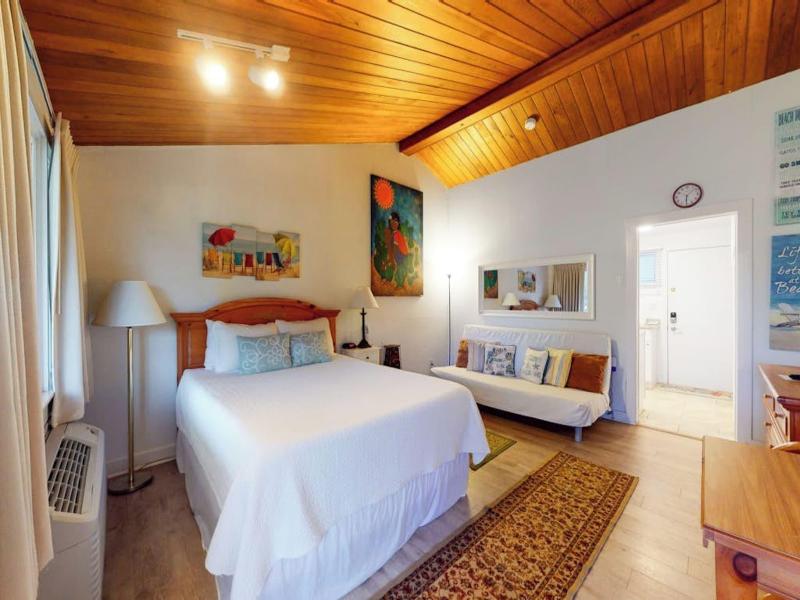Island Inn image