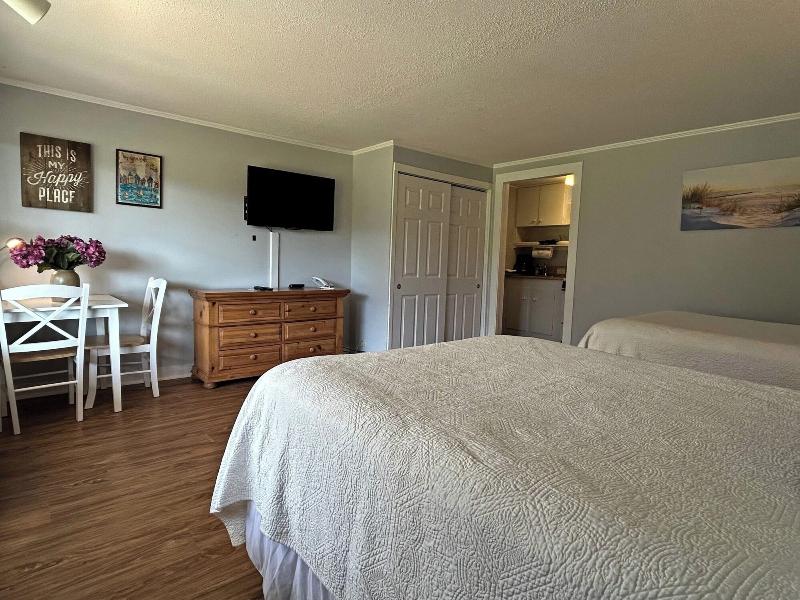 Island Inn image
