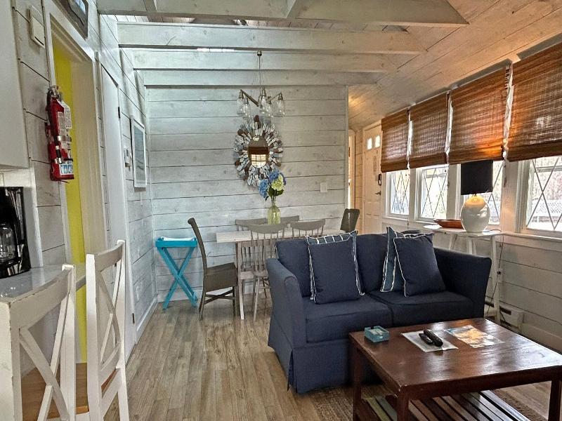 Island Inn image