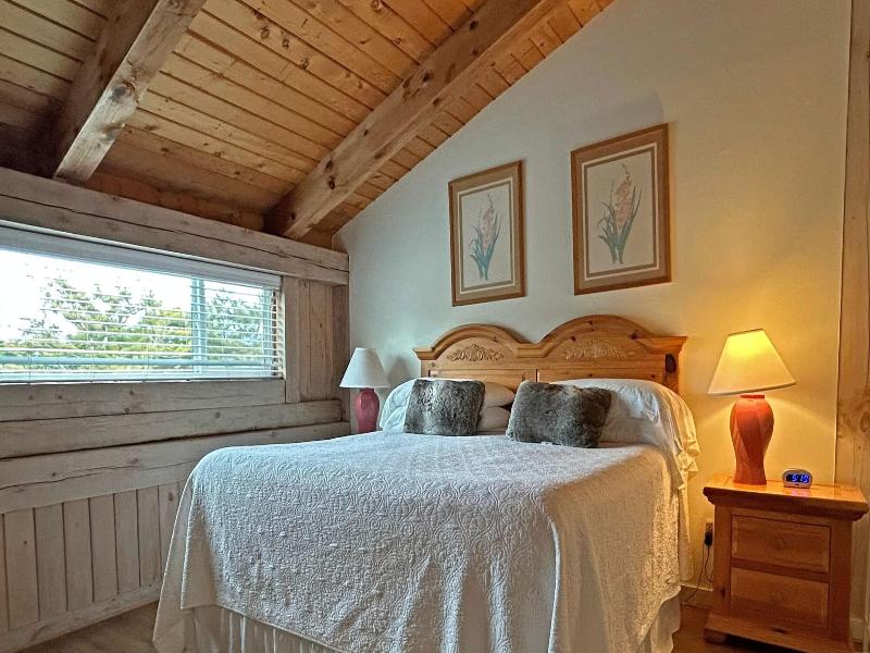 Island Inn image
