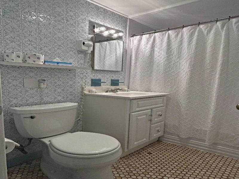 Island Inn image