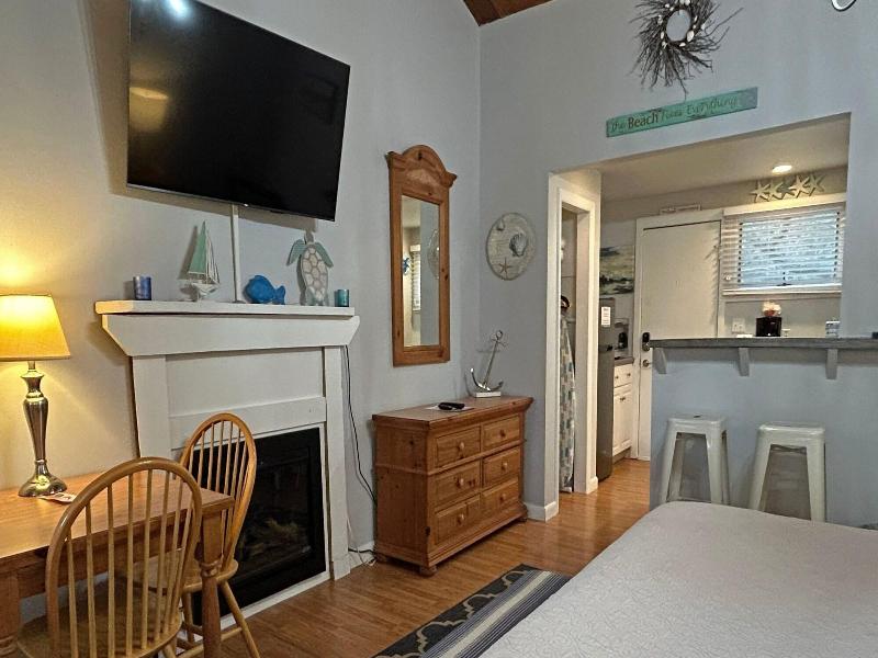 Island Inn image