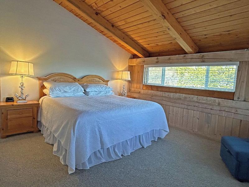 Island Inn image
