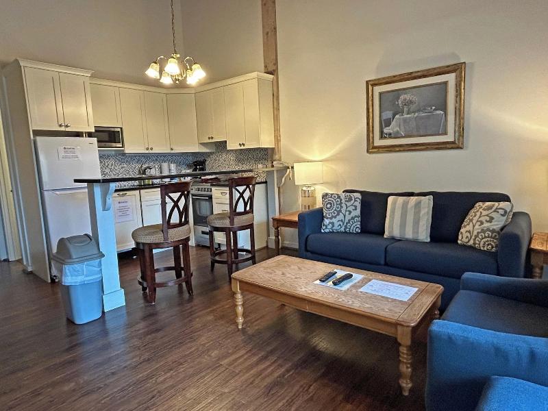 Island Inn image