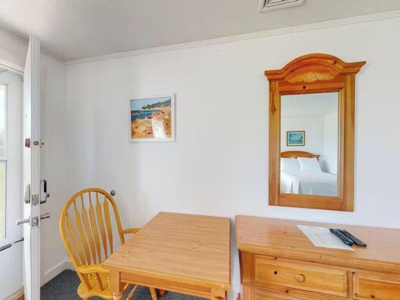 Island Inn image