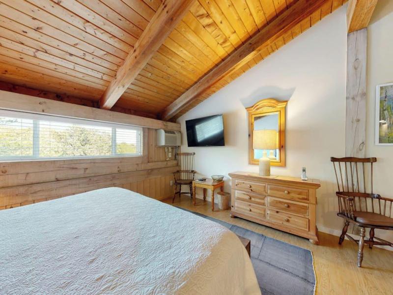 Island Inn image