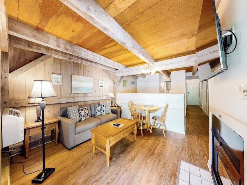 Island Inn image