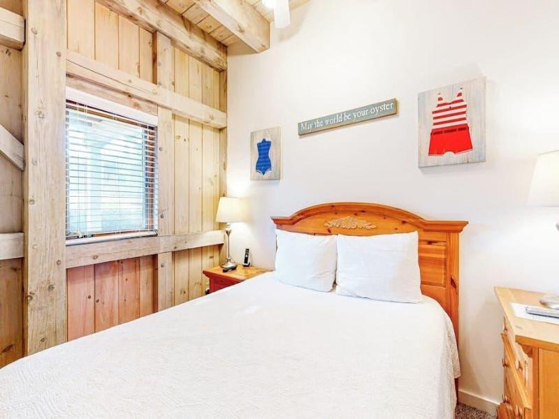 Island Inn image
