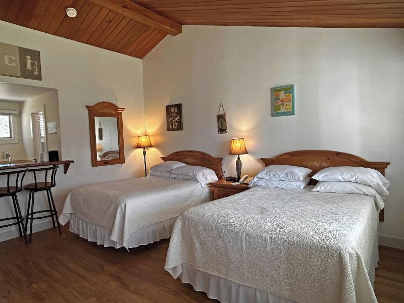 Island Inn image