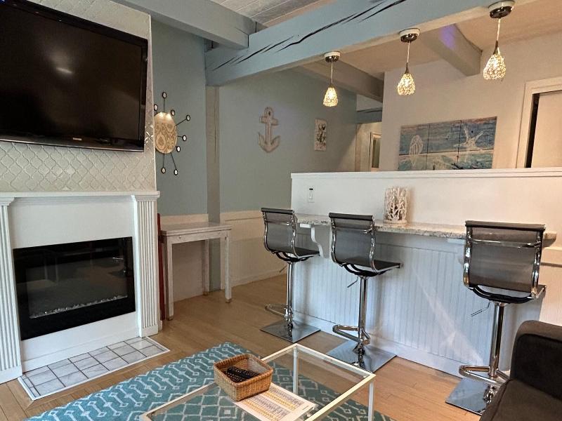 Island Inn image
