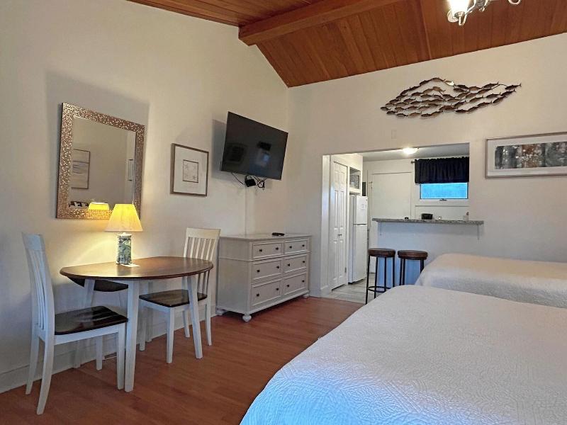 Island Inn image