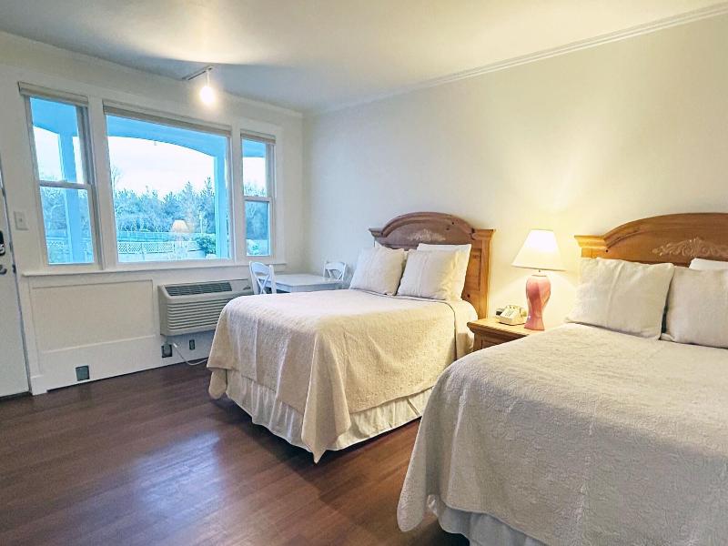 Island Inn image