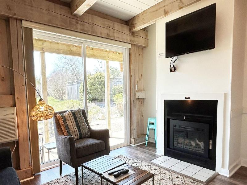 Island Inn image
