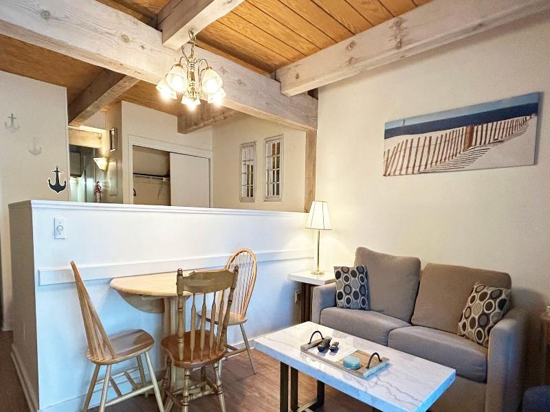 Island Inn image