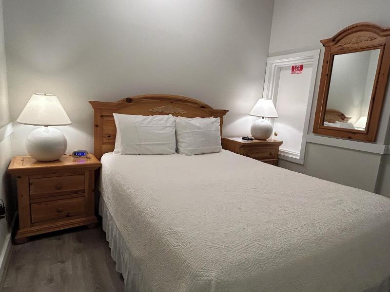 Island Inn image