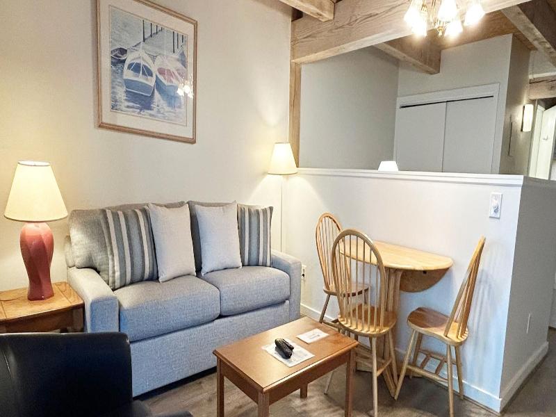 Island Inn image
