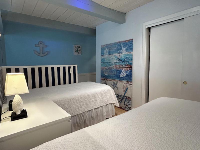 Island Inn image