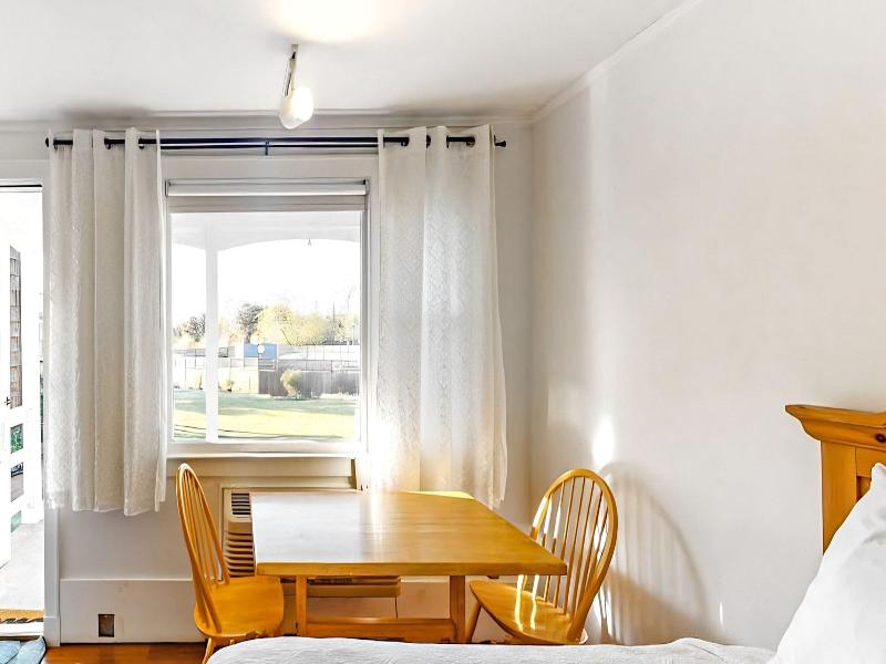 Island Inn image