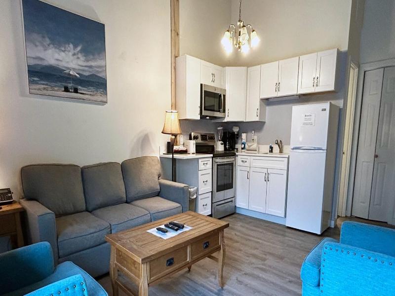 Island Inn image