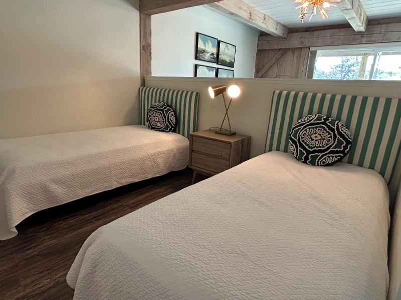 Island Inn image