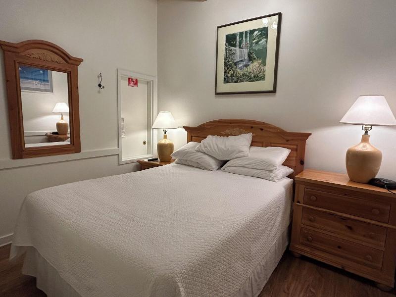 Island Inn image